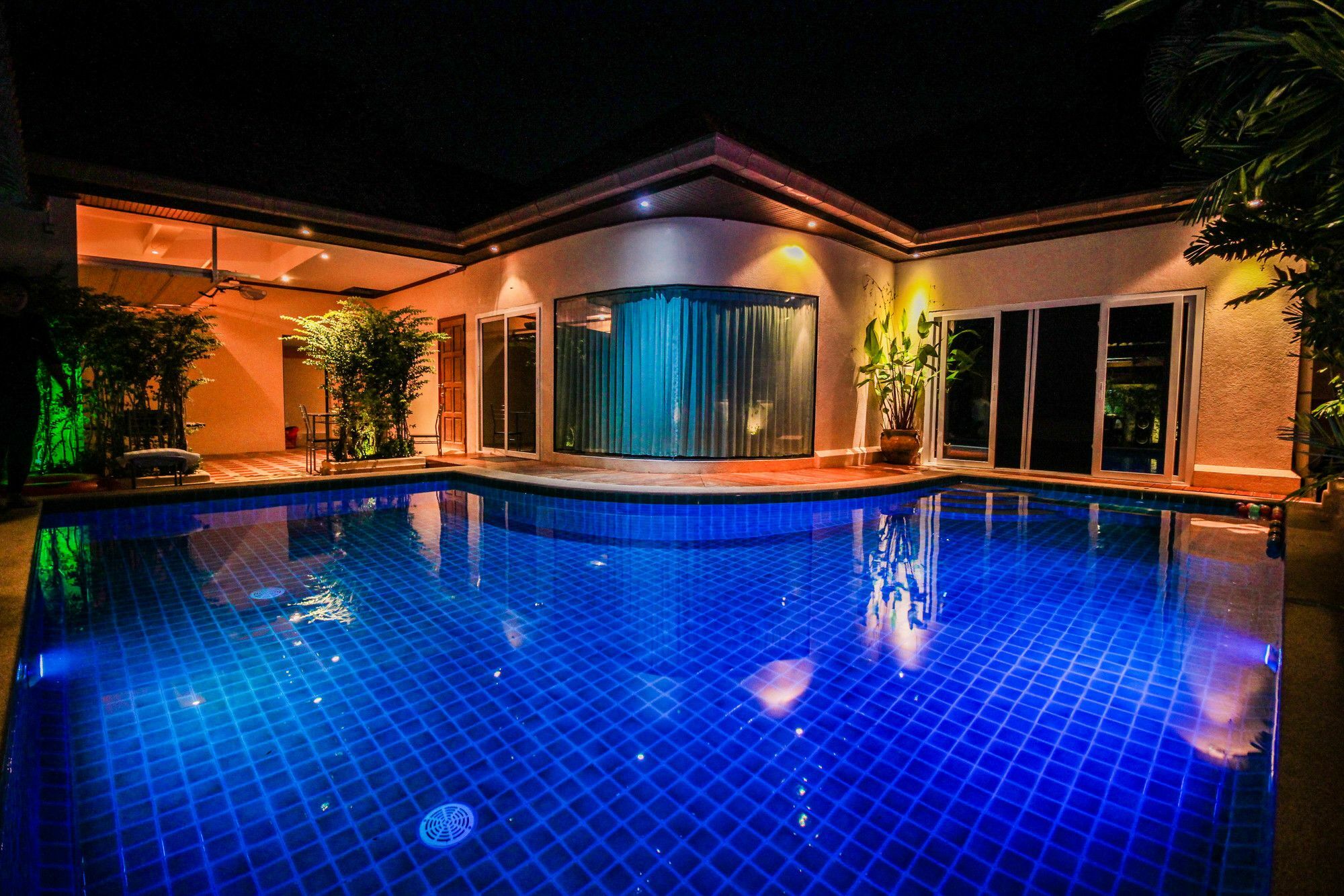 Cosy Beach Pool Villas By Pattaya Sunny Rentals Екстер'єр фото